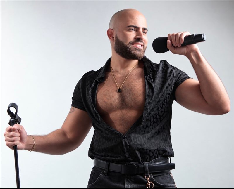 Franklin Llovera performing
